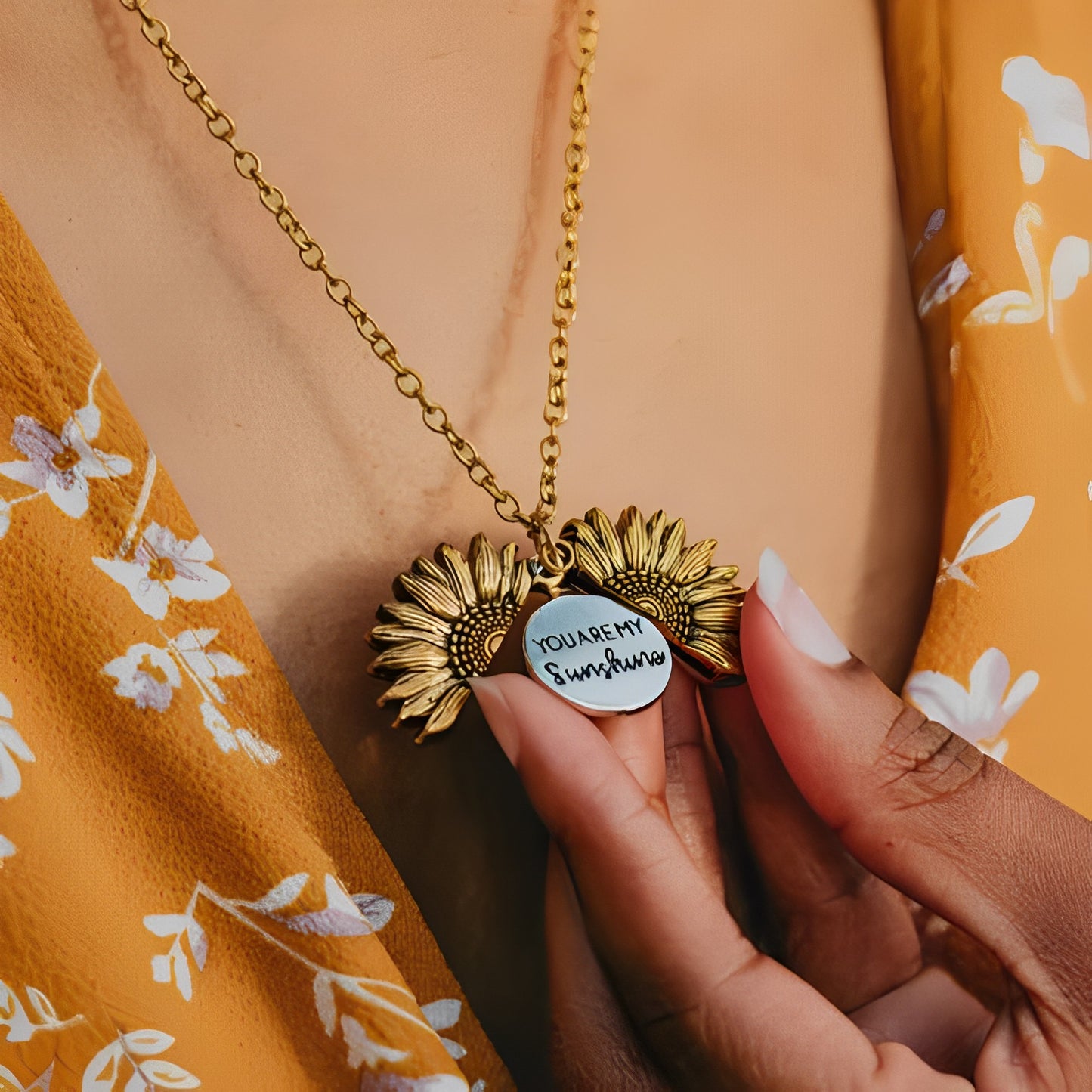 Collar Locket Sunshine: Descubre el secreto del girasol🌻