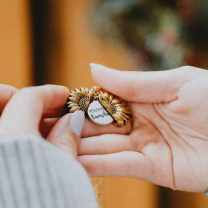 Collar Locket Sunshine: Descubre el secreto del girasol🌻